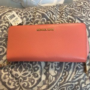 COPY - Michael Kors Jet Set Travel Wallet